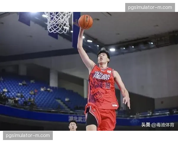 徐昕场均7.7篮板本土第二 广州新星持续进步 徐昕场均7.7篮板本土第二 广州新星持续进步