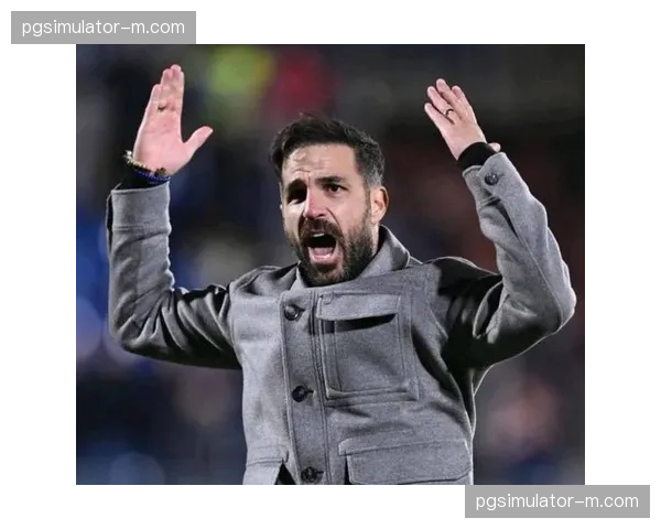 佛罗伦萨客场2-1逆转科莫，莫拉塔染红成意甲比赛转折点